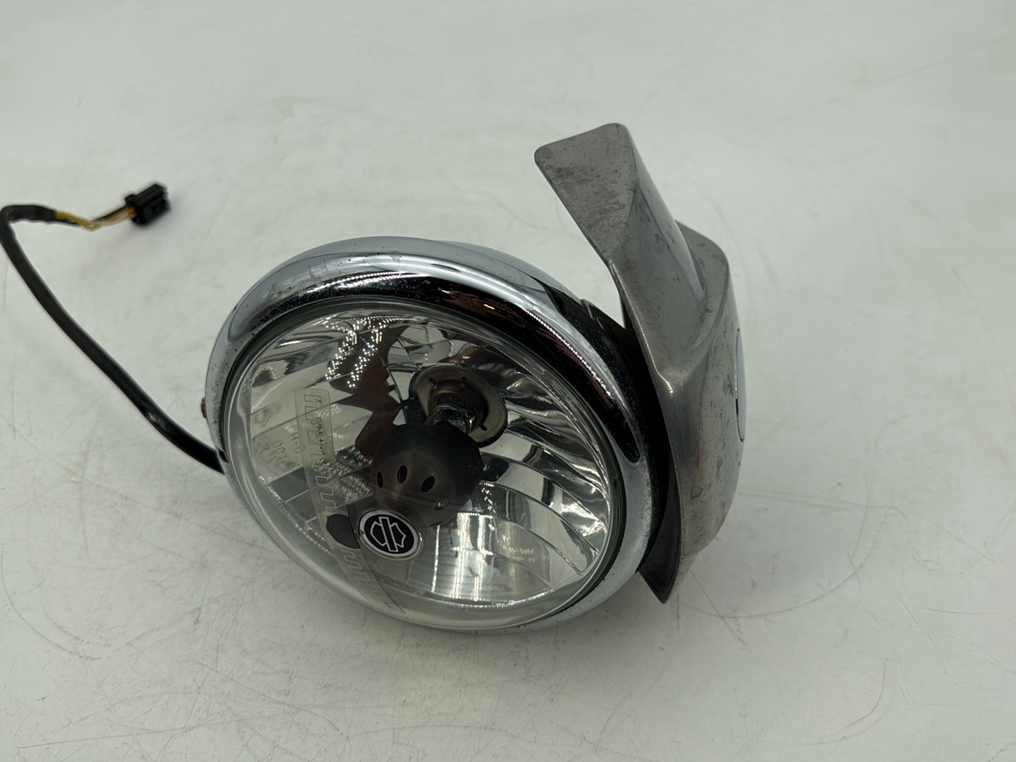 1999 - 2006 Harley-Davidson Dyna Super Glide Headlight Headlamp Head Light Halogen  	69675-05A