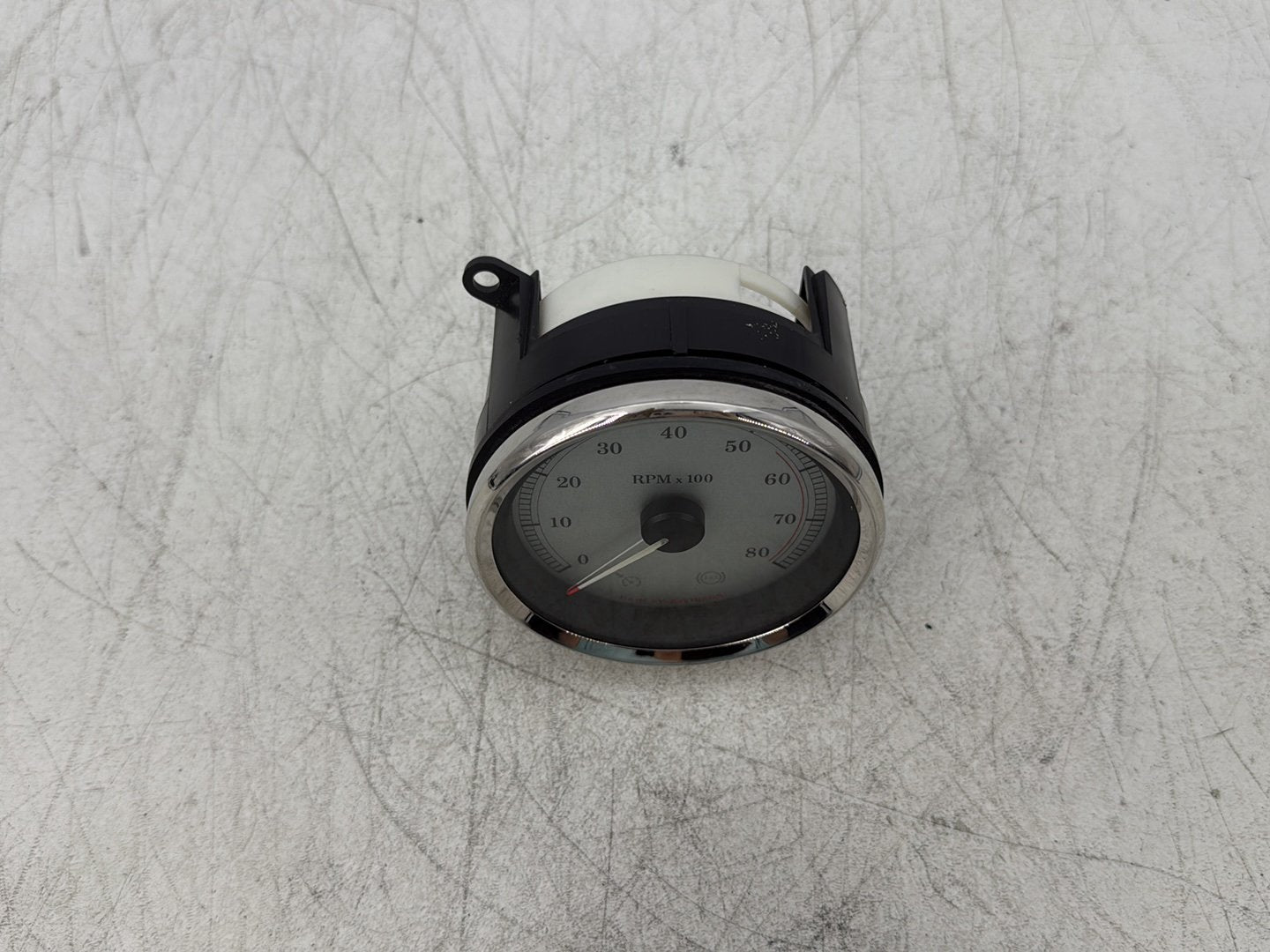 2011 Harley Street Glide Touring FLHX OEM Tachometer Tacho Gauge Instrument Cluster