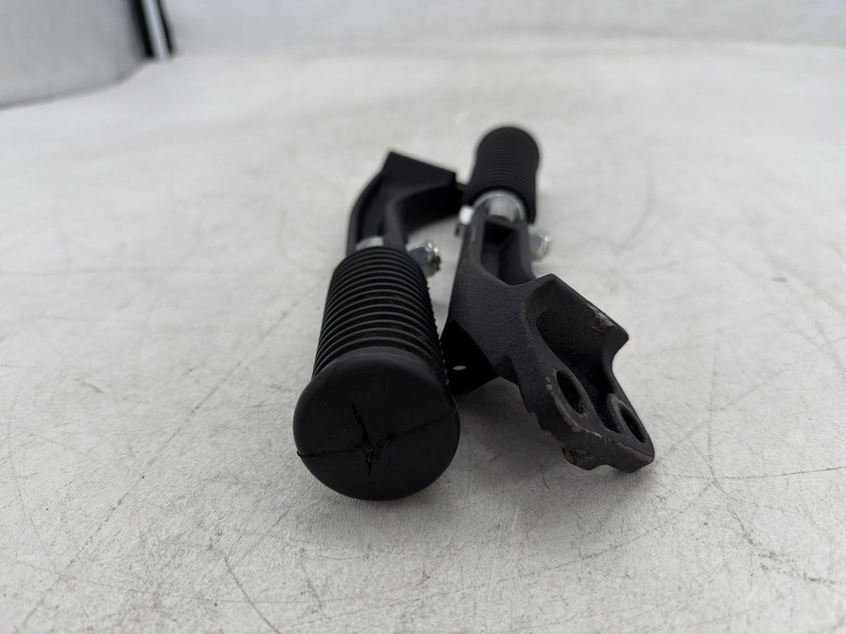 2017 Harley Dyna Street Bob FXDB OEM Passenger Left & Right Foot Pegs
