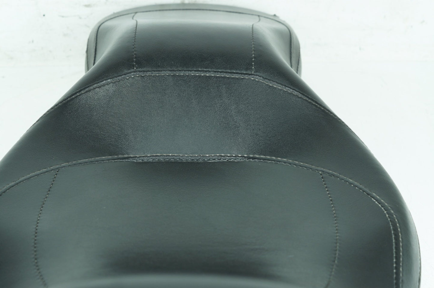 2007 - 2016 Harley-Davidson Dyna Super Glide Passenger Rider Driver Seat Saddle 53079-06
