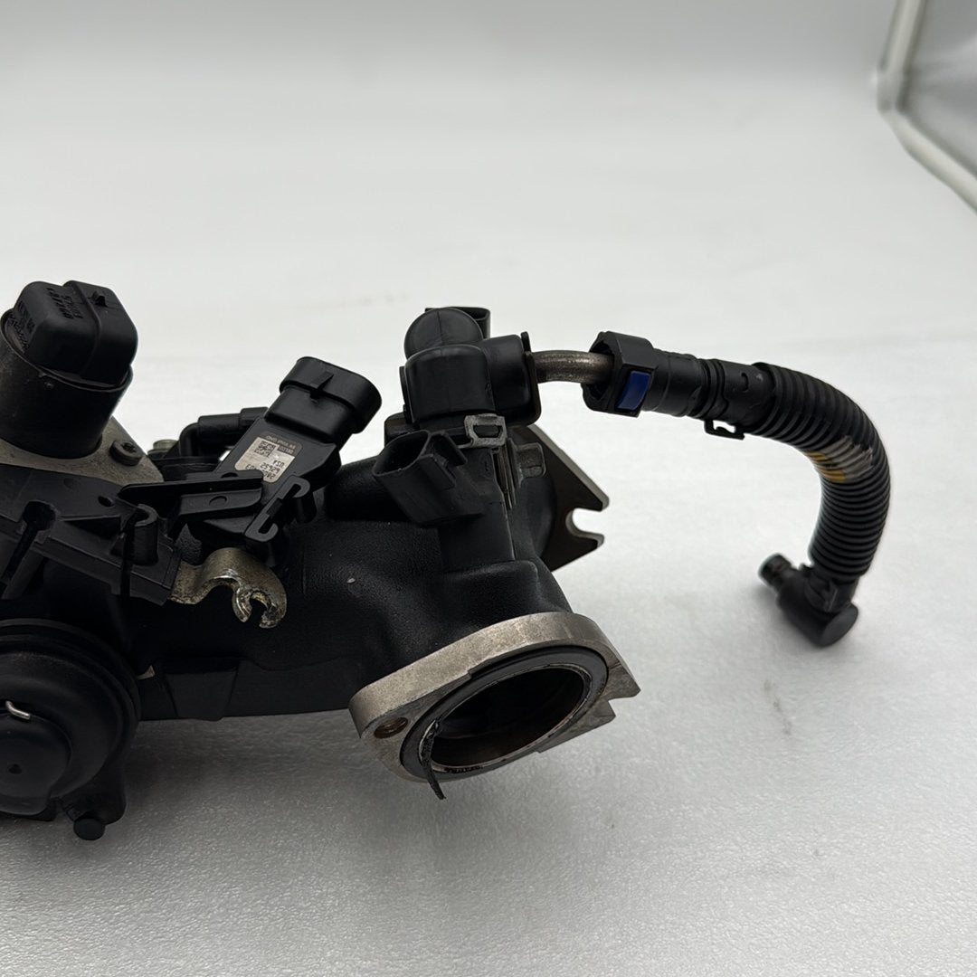 2007 - 2013 Harley-Davidson Touring Electra Glide Ultra Engine Intake Manifold Throttle Body 27708-06