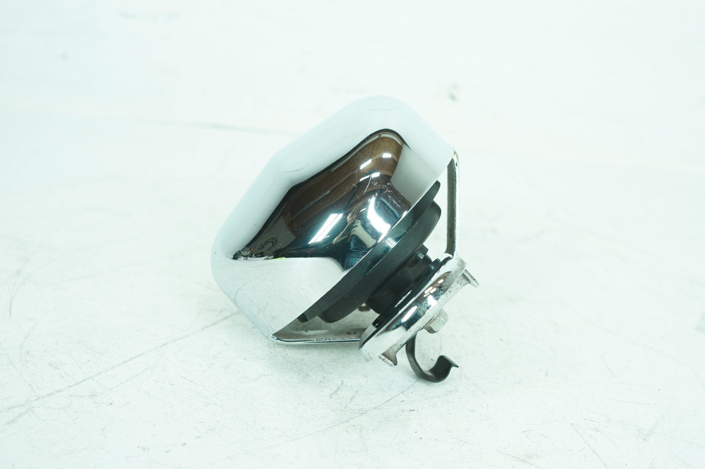 1999 - 2006 Harley-Davidson Touring Electra Glide Classic Horn Signal Klaxon Chrome Cover 69012-93A
