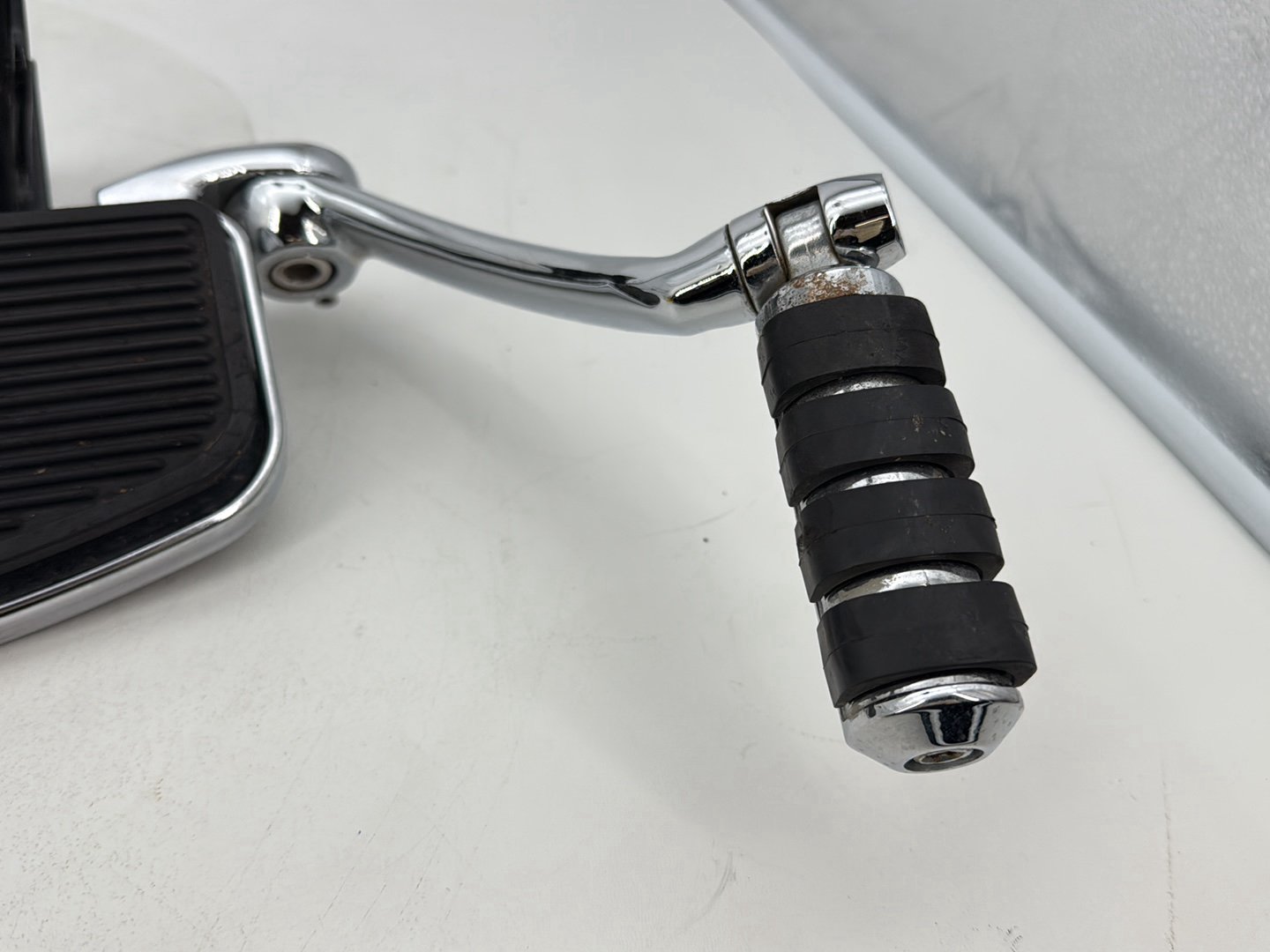 1999 - 2006 Harley-Davidson Softail Heritage Left Right Driver Floorboard Foot Rest 42431-00A