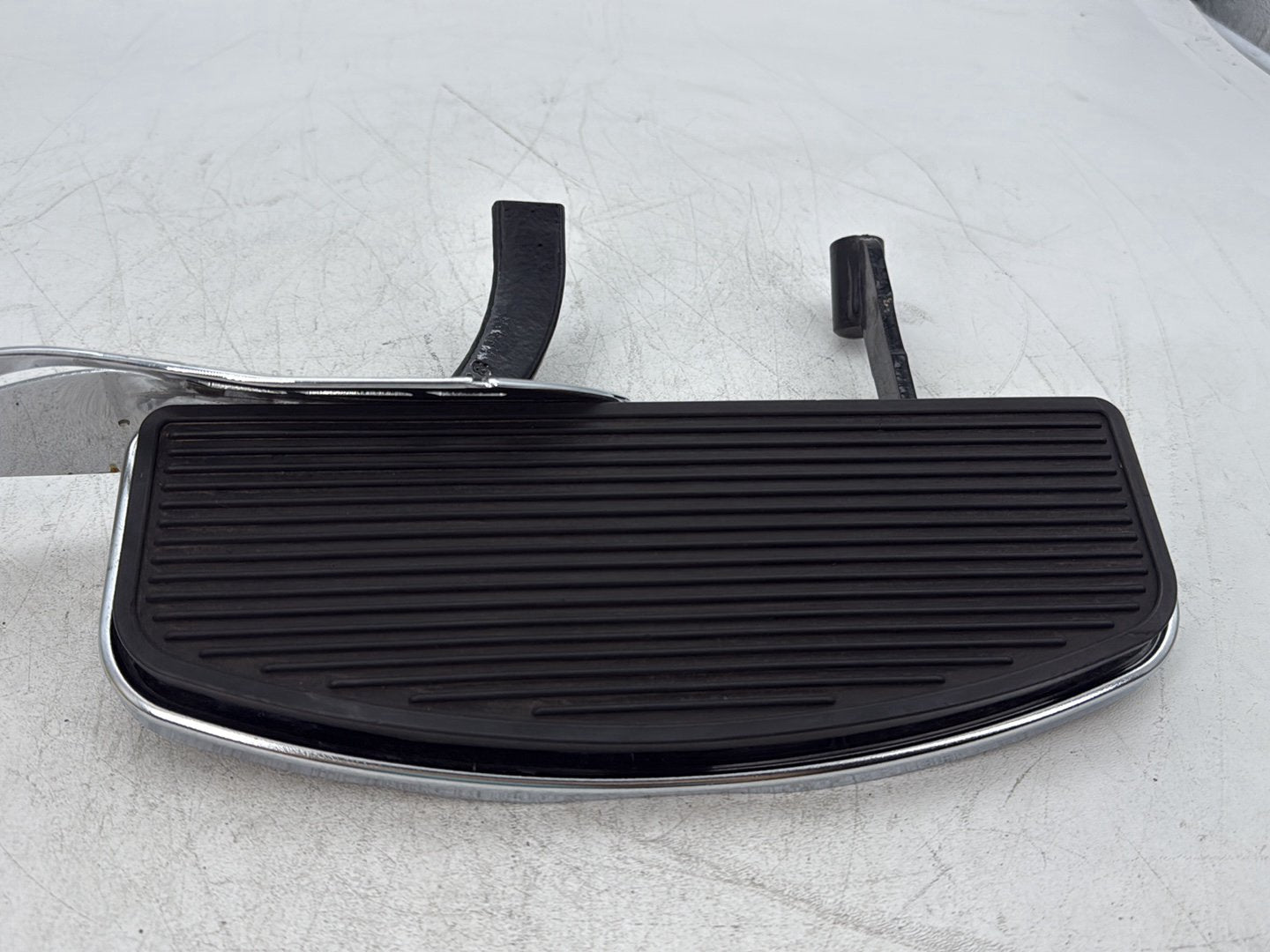 2005 Harley Electra Glide Touring Ultra FLHTCUI OEM Right Driver 1 Floorboard Foot Rest