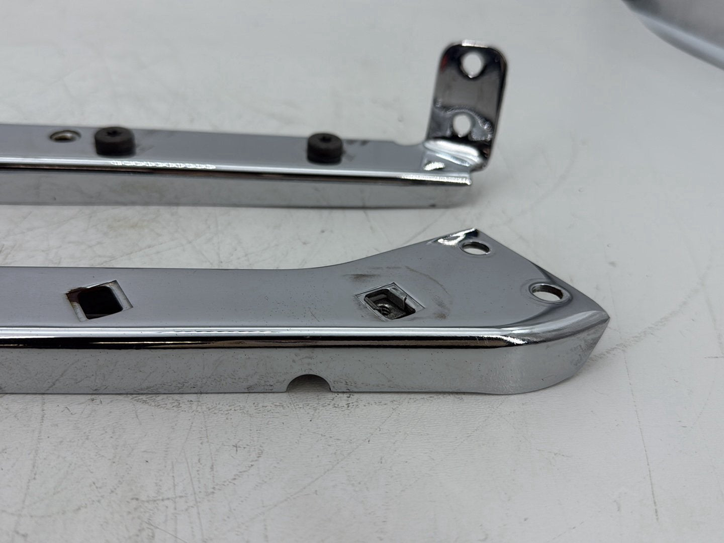 2007 Harley Touring FLHTCU Electra Glide Ultra OEM Left Right Saddlebag Fender Struts Brackets