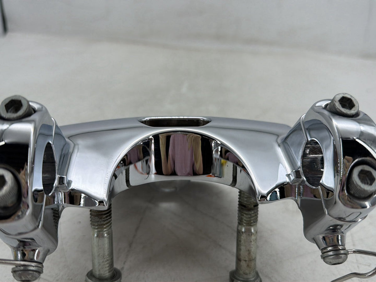 2014 Harley Dyna Low Rider FXDL OEM Headlight Headlamp Visor Mount Bracket
