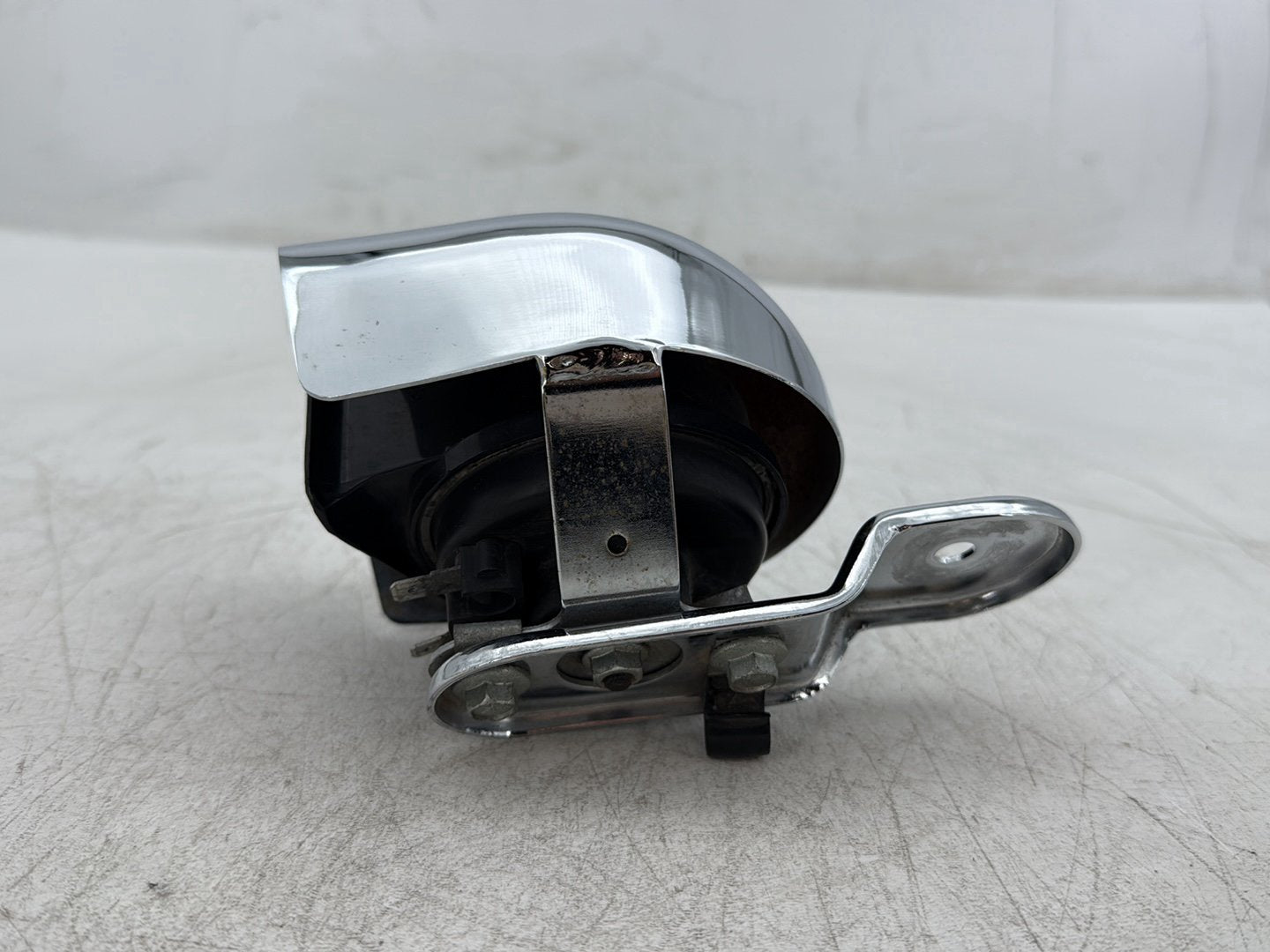 2010 Harley Dyna Fat Bob FXDF OEM Horn Signal Klaxon Chrome Cover