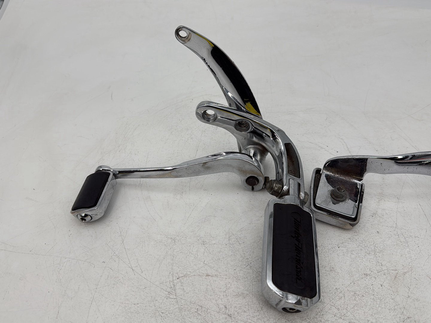 1999 - 2006 Harley-Davidson Dyna Super Glide Left Right Foot Brake Control Pegs 50649-90