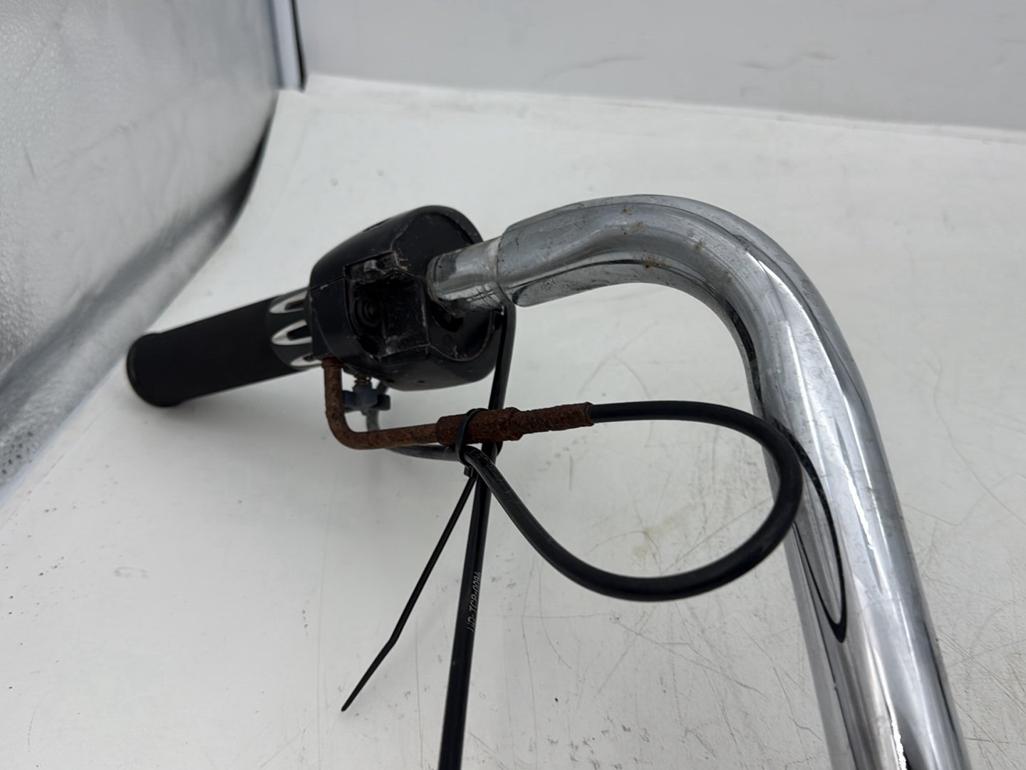 2005 Harley Dyna FXDWG Wide Glide OEM Handlebars Left Right Switches Controls