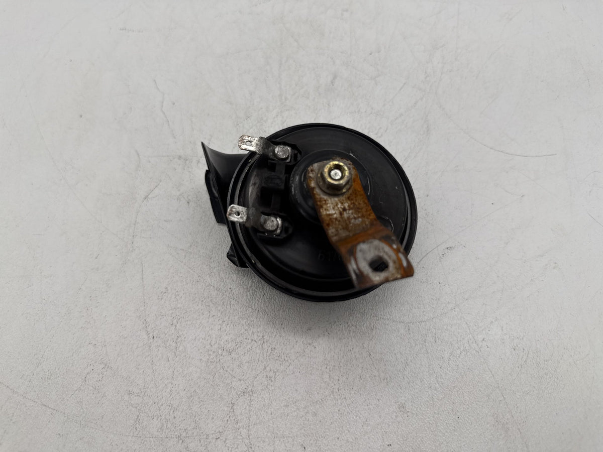 2008 Harley Dyna Fat Bob FXDF OEM Signal Horn Klaxon Beep * CRACKED *