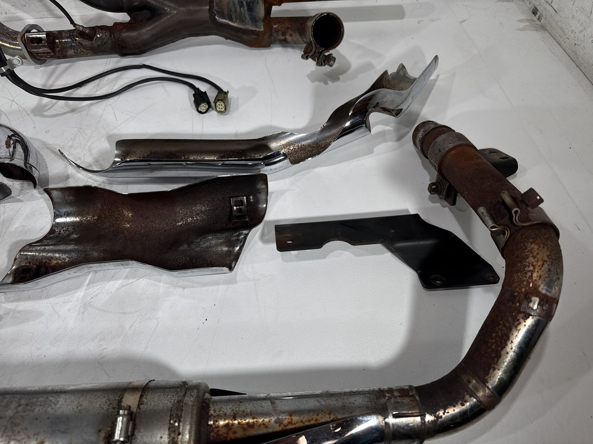 14 Harley Electra Glide Touring Ultra Exhaust Header Pipes Muffler Vance & Hines