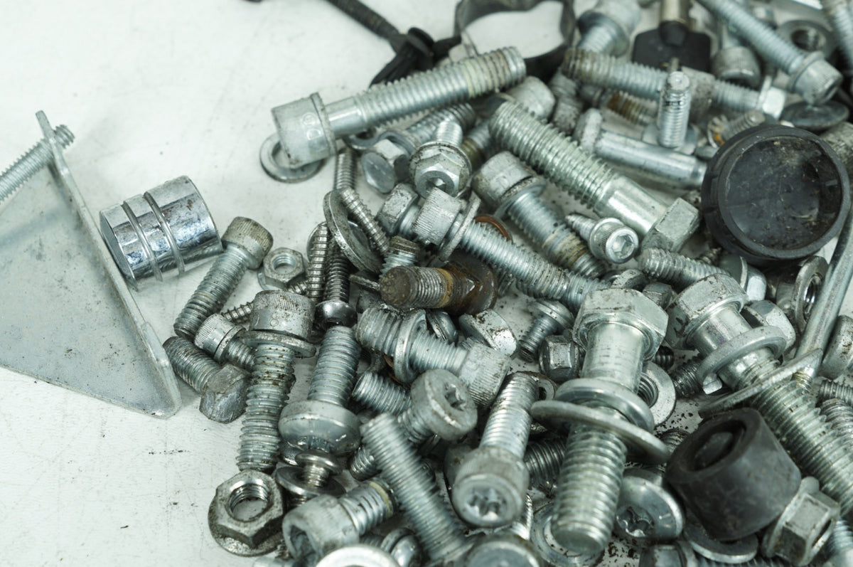 2014 Harley-Davidson Touring FLHTCU - Hardware Bolts Nuts & Brackets