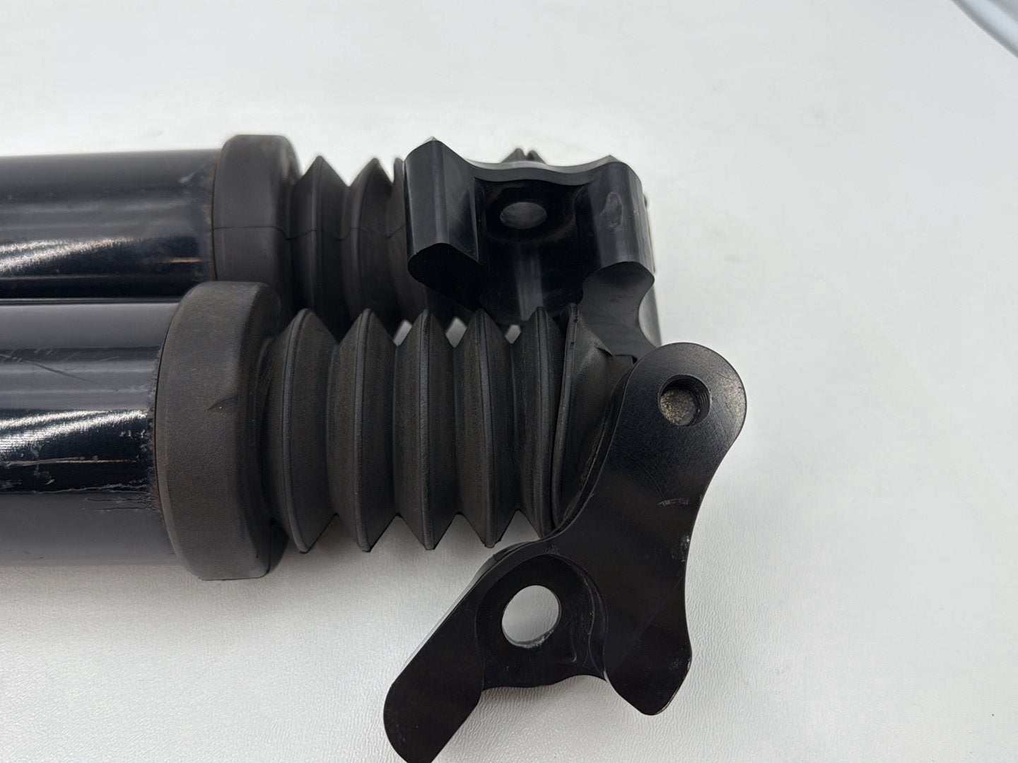 2007 - 2011 Harley-Davidson Touring Street Glide Rear Left Right Shock Absorbers 54662-09