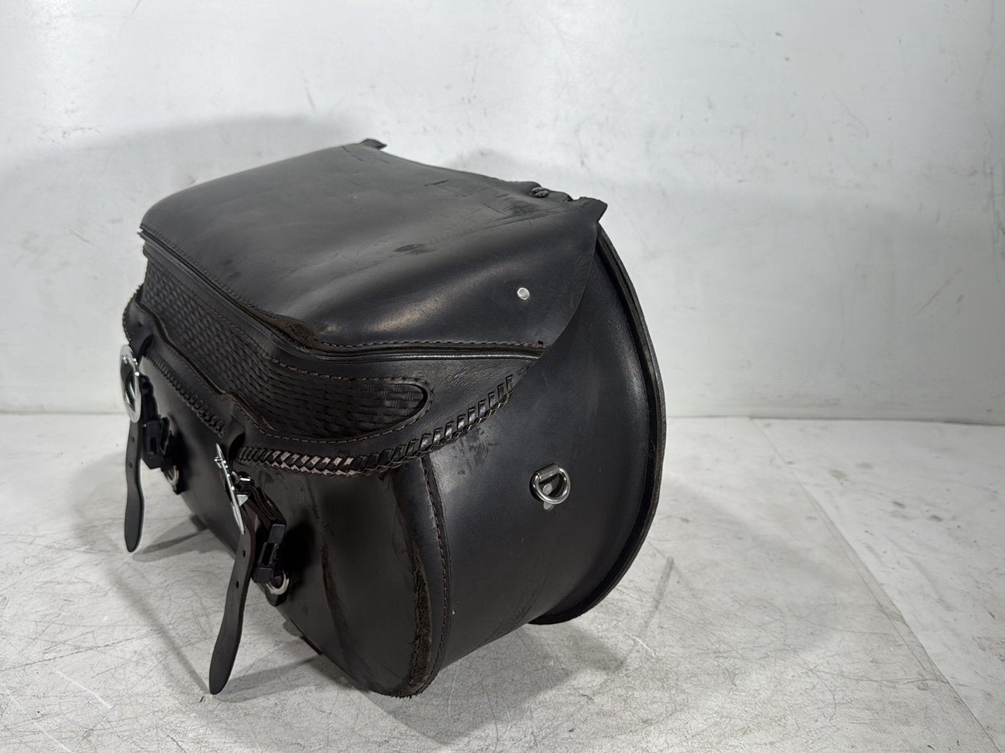 2015 Harley Softail Deluxe FLSTN OEM Rear Right 1 Saddlebag Luggage Leather