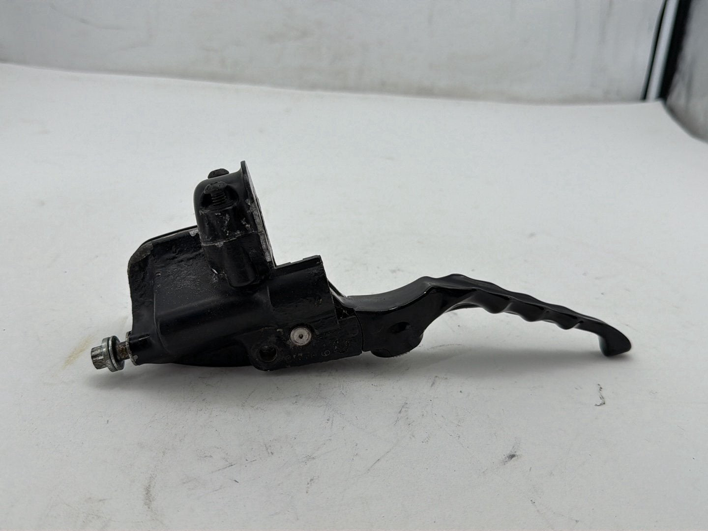2009 Harley Dyna Street Bob FXDB OEM Front Right Brake Lever Master Cylinder
