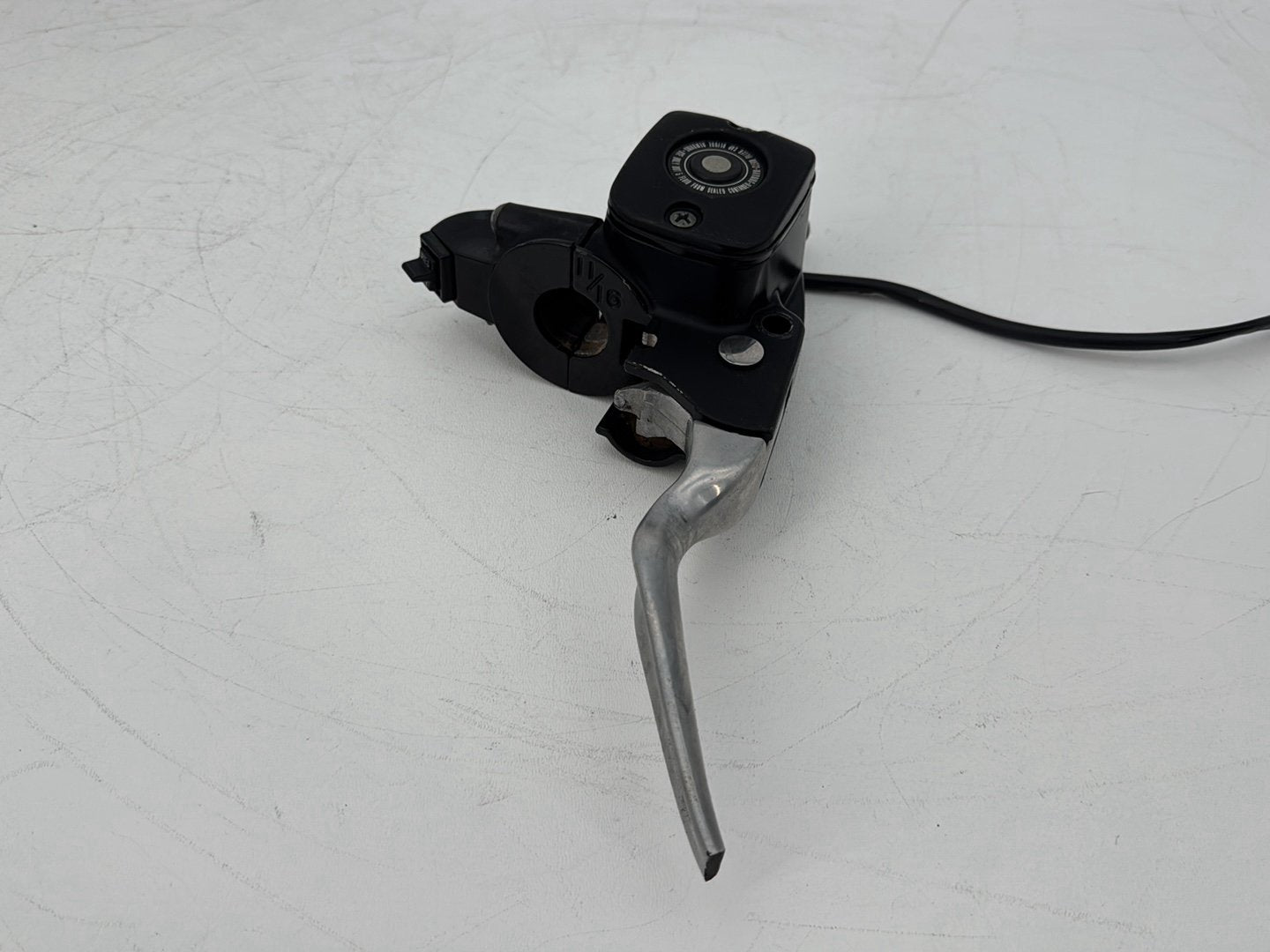 1999 - 2006 Harley-Davidson Touring Electra Glide Classic Front Right Brake Lever Master Cylinder 45013-96D