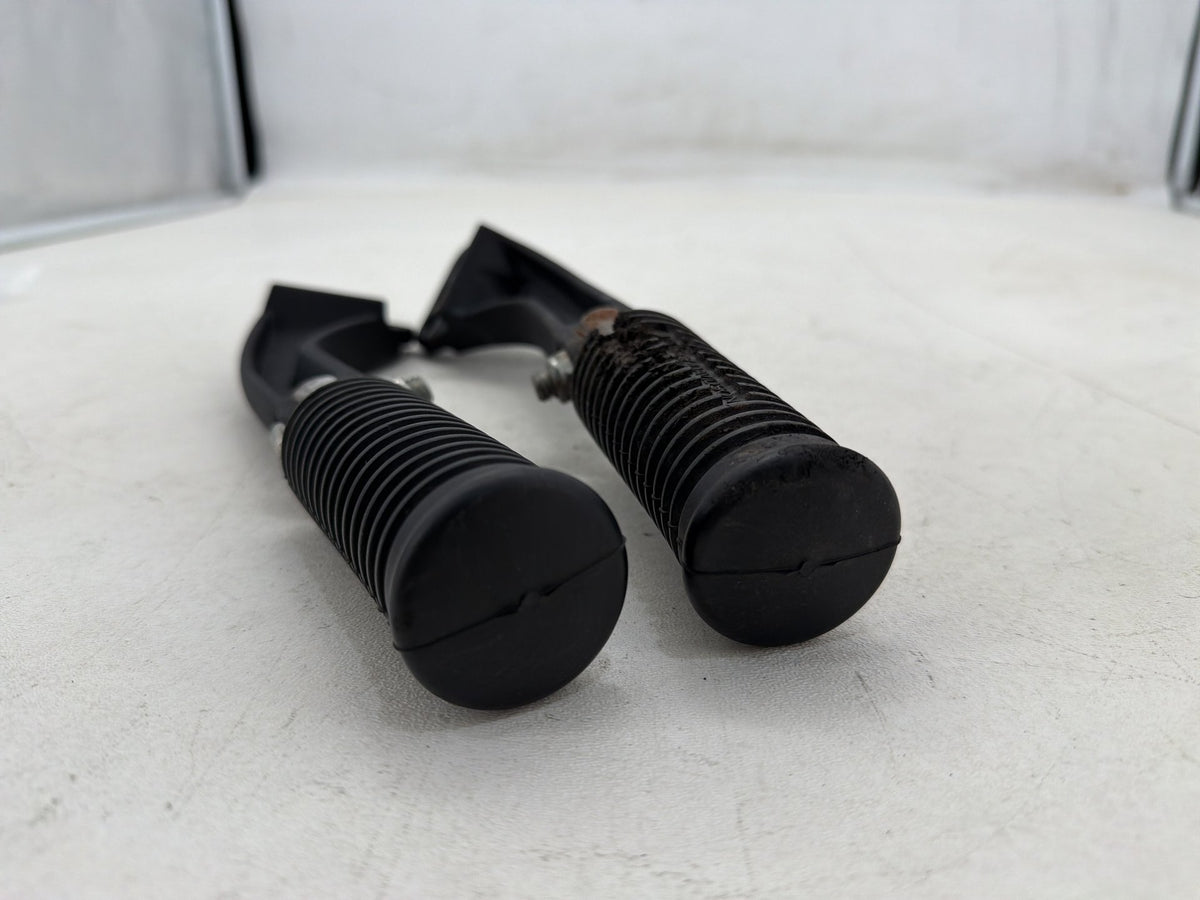 2016 Harley Dyna Fat Bob FXDF 103 OEM Passenger Left & Right Foot Pegs
