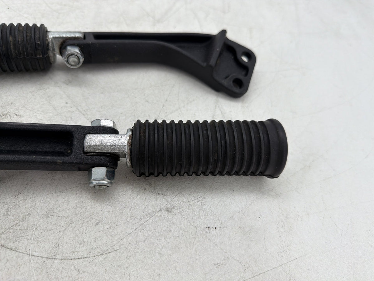 2017 Harley Dyna Street Bob FXDB OEM Passenger Left & Right Foot Pegs