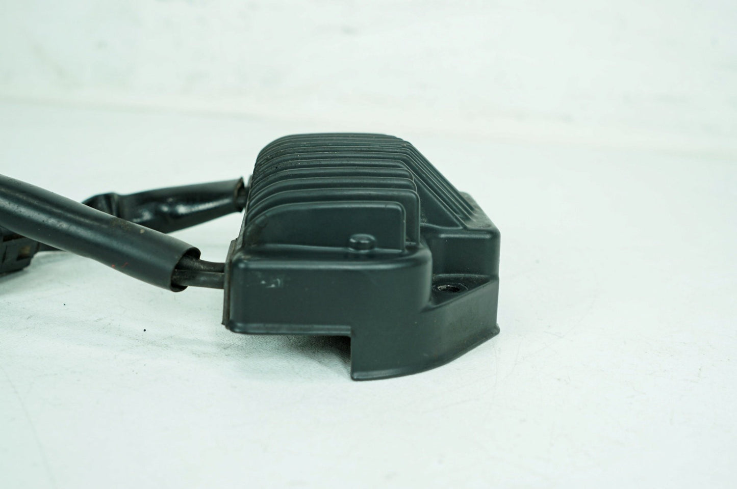 1999 - 2006 Harley-Davidson Dyna Wide Glide Voltage Regulator Rectifier  74631-04