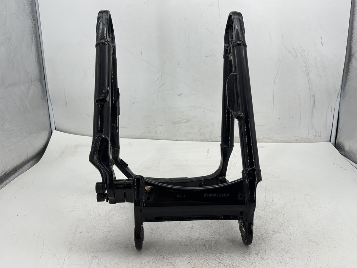 2019 Harley Softail Street Bob FXBB OEM Rear Fork Swingarm Swing Arm 47400099BHP