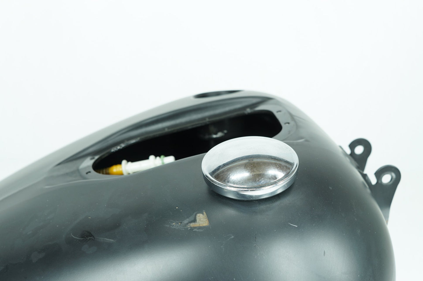 2007 - 2017 Harley-Davidson Dyna Street Bob Fuel Gas Tank Gasoline Reservoir  	61593-10