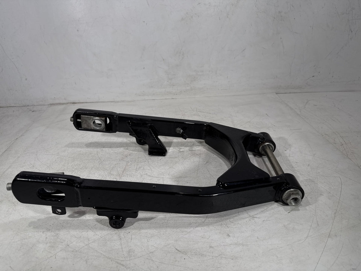 2017 Harley Dyna Street Bob FXDB OEM Rear Fork Swingarm Swing Arm