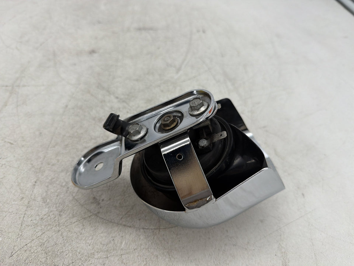 2004 Harley Electra Glide Touring Ultra OEM Horn Signal Klaxon Chrome Cover