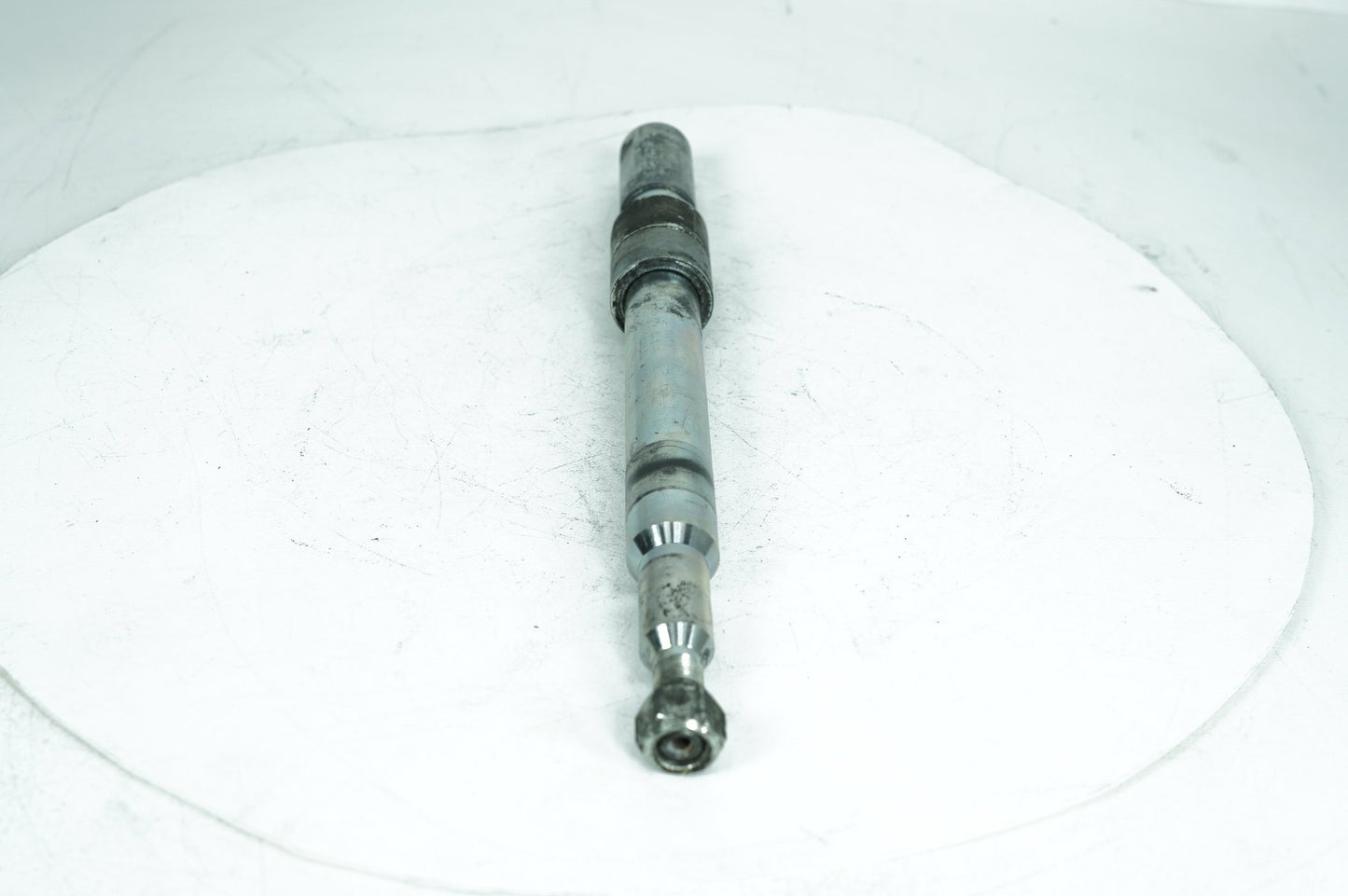 1999 - 2006 Harley-Davidson Touring Electra Glide Classic Front Wheel Axle Bolt Shaft  	43364-00