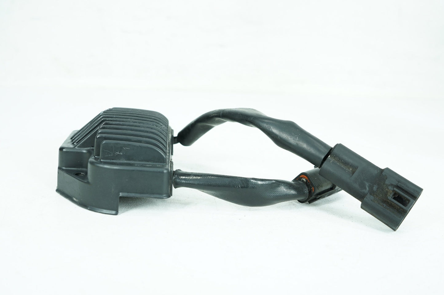 1999 - 2006 Harley-Davidson Dyna Low Rider Voltage Regulator Rectifier  74631-04