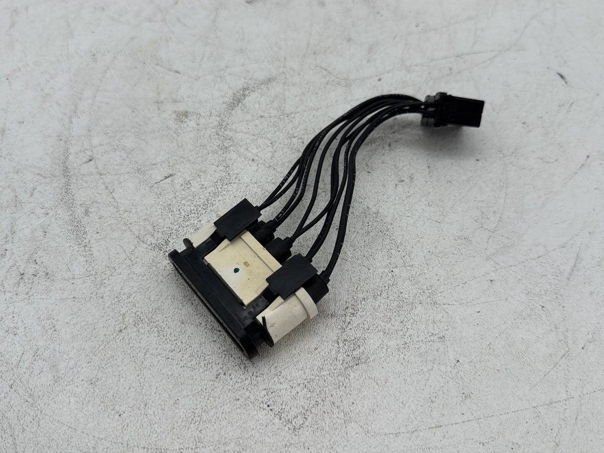 06 Harley Street Glide Touring FLHXI OEM Dash Indicator Lamp Wire Plug 68789-96A