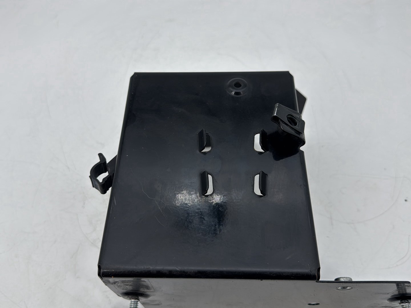 1999 - 2006 Harley-Davidson Touring Electra Glide Classic Battery Tray Bracket Holder Carrier 66281-01