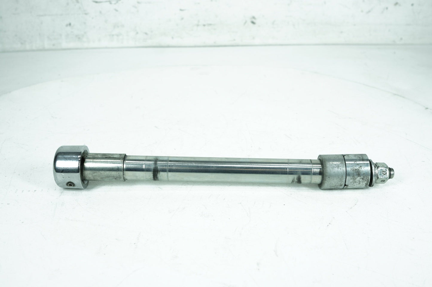2000 - 2006 Harley-Davidson Touring Road King Custom Front Wheel Axle Bolt Shaft 43364-00