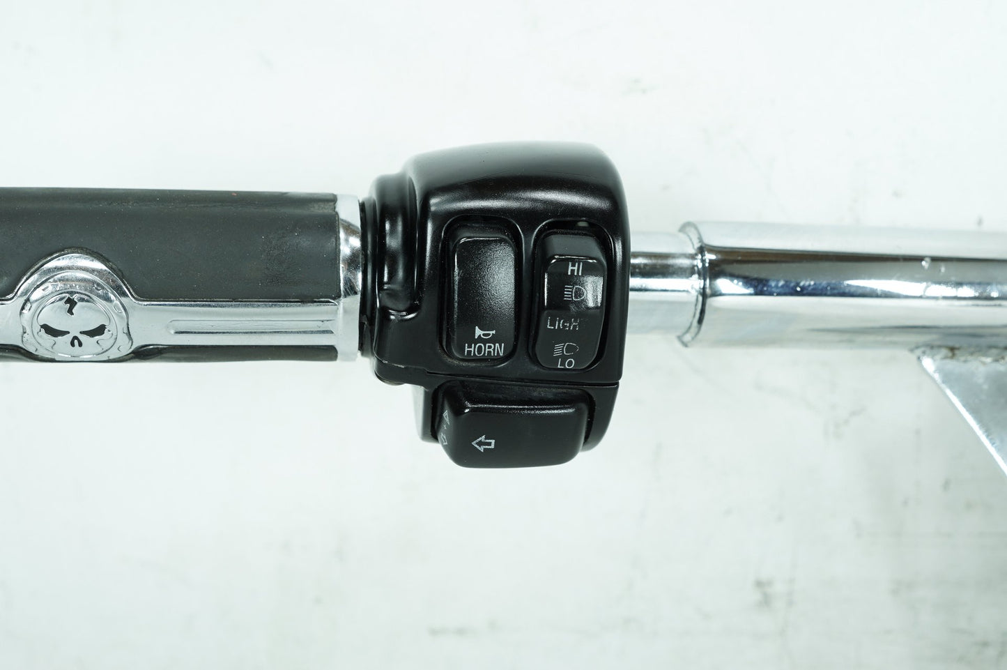 1999 - 2006 Harley-Davidson Softail Fat Boy Handlebars Left Right Switches Controls  	71684-06A