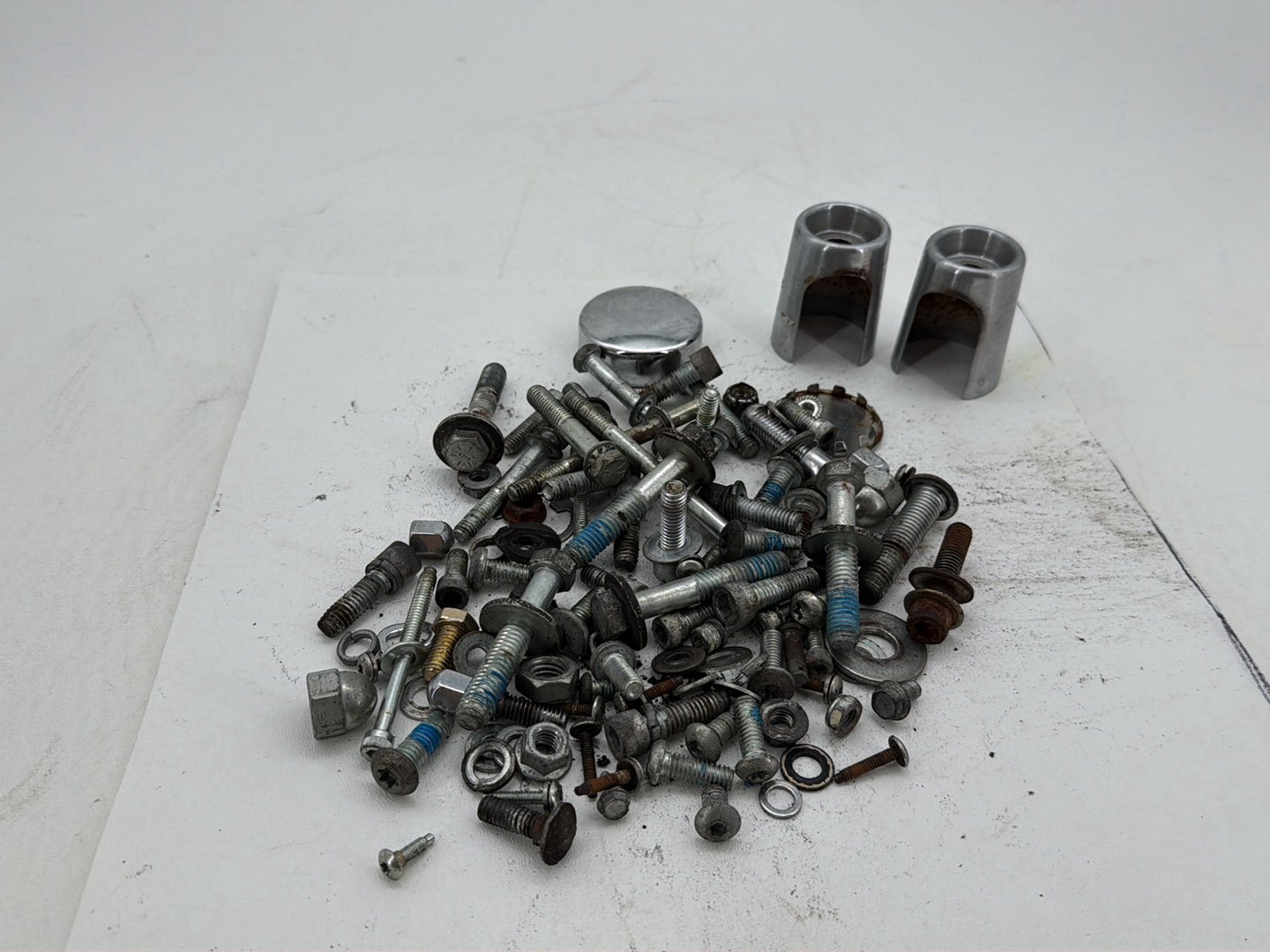 2009 Harley Dyna Street Bob FXDB OEM Hardware Bolts Nuts & Brackets