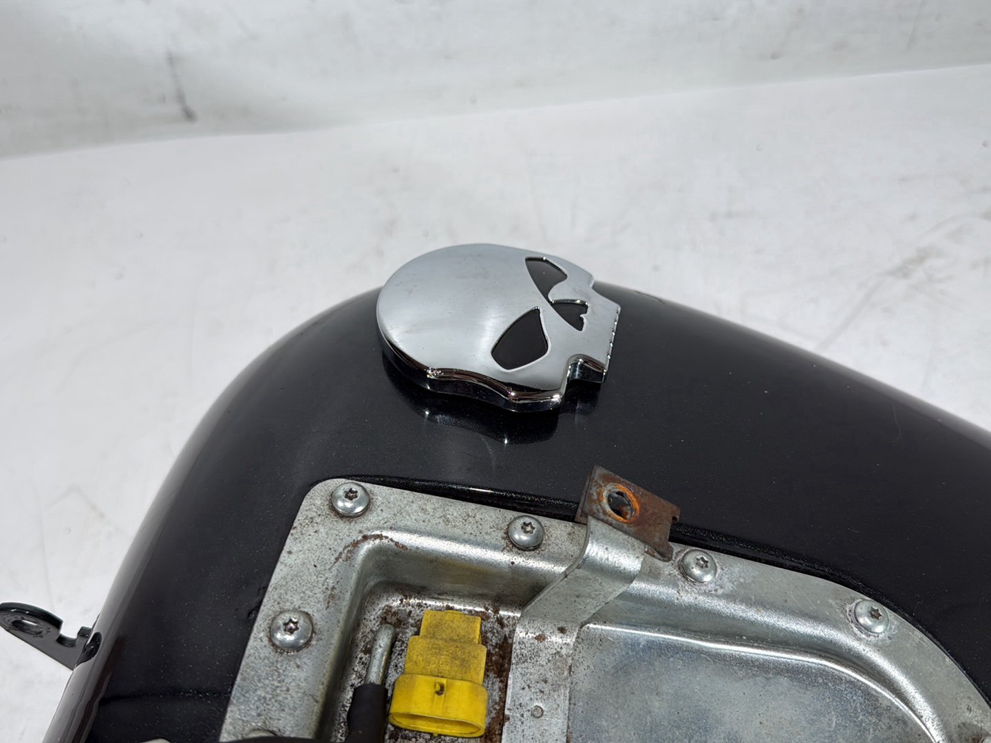 2008 Harley Dyna Fat Bob FXDF OEM Fuel Gas Tank Gasoline Reservoir