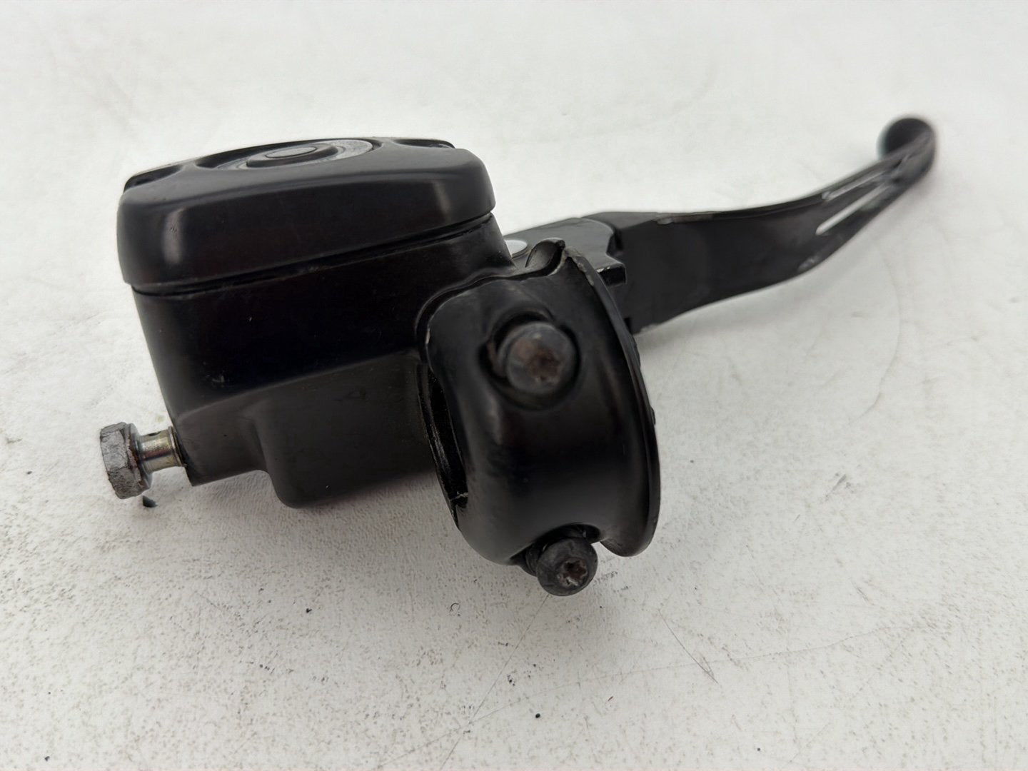 2007 - 2012 Harley-Davidson Touring Street Glide Front Right Brake Lever Master Cylinder 45105-05A