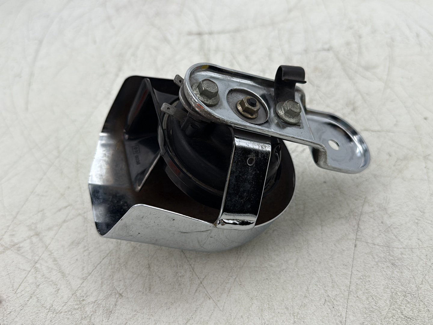 2007 Harley Touring Electra Glide Ultra OEM Horn Signal Klaxon Chrome Cover