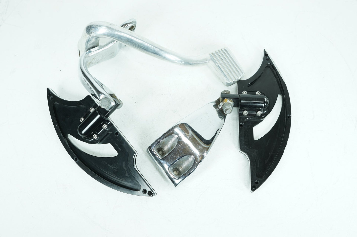 1999 - 2006 Harley-Davidson Dyna Street Bob Left & Right Driver Step Foot Rest Pegs 50639-90A