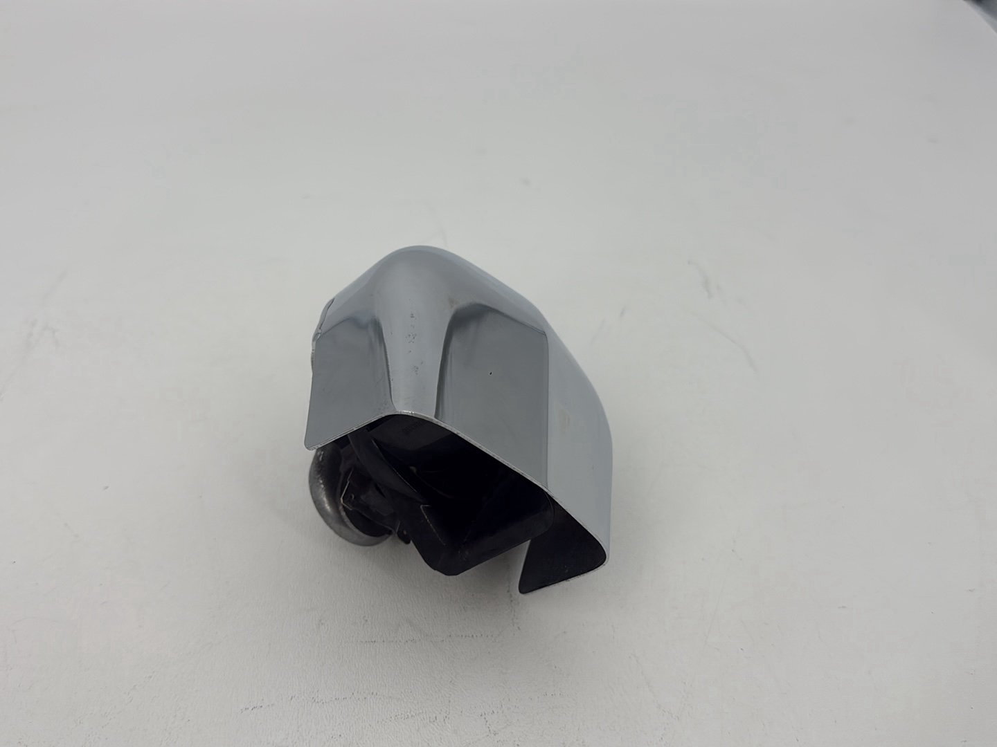 2007 - 2011 Harley-Davidson Touring Street Glide Horn Signal Klaxon Chrome Cover 	69012-93A
