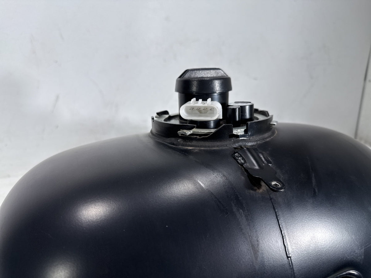 2013 Harley Street Glide Touring FLHX OEM Fuel Gas Tank Gasoline Reservoir