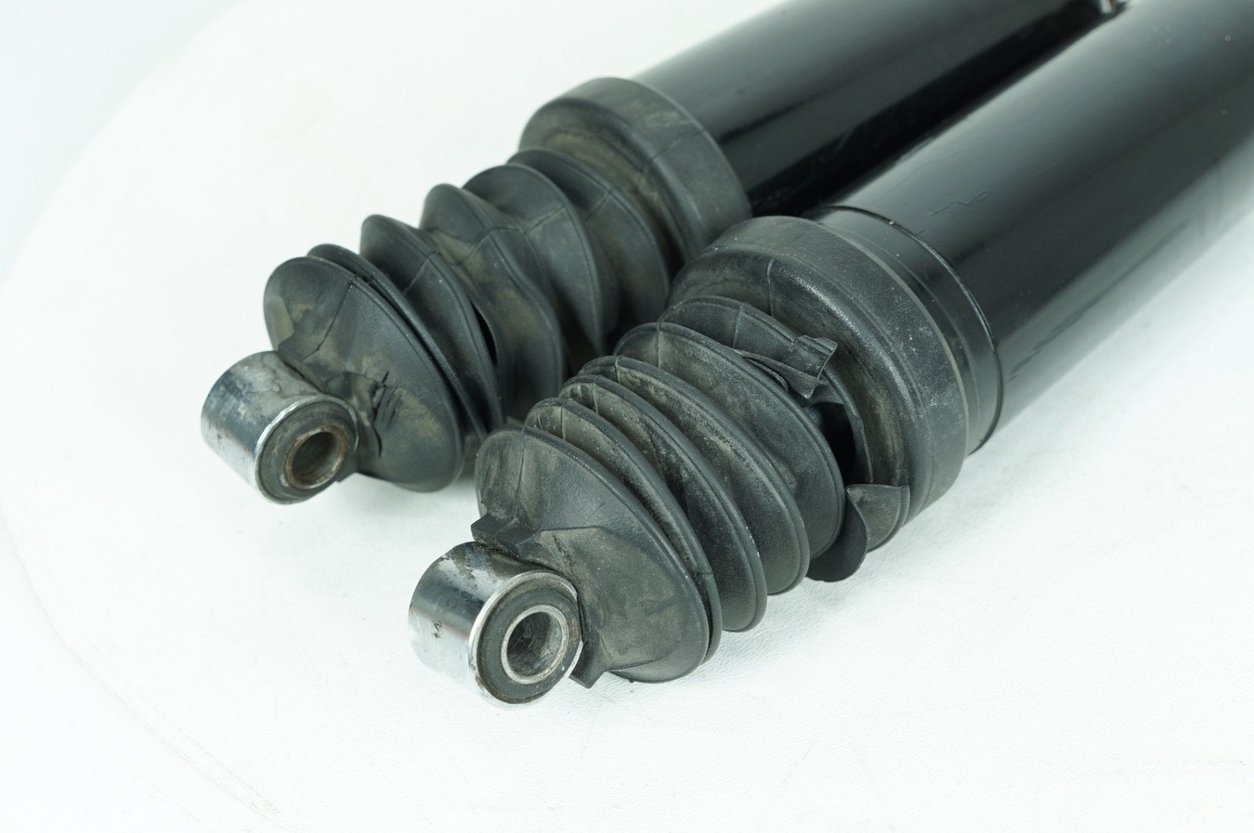 2012 Harley Touring Road Glide Custom Rear Left Right Shock Absorbers Low 12"