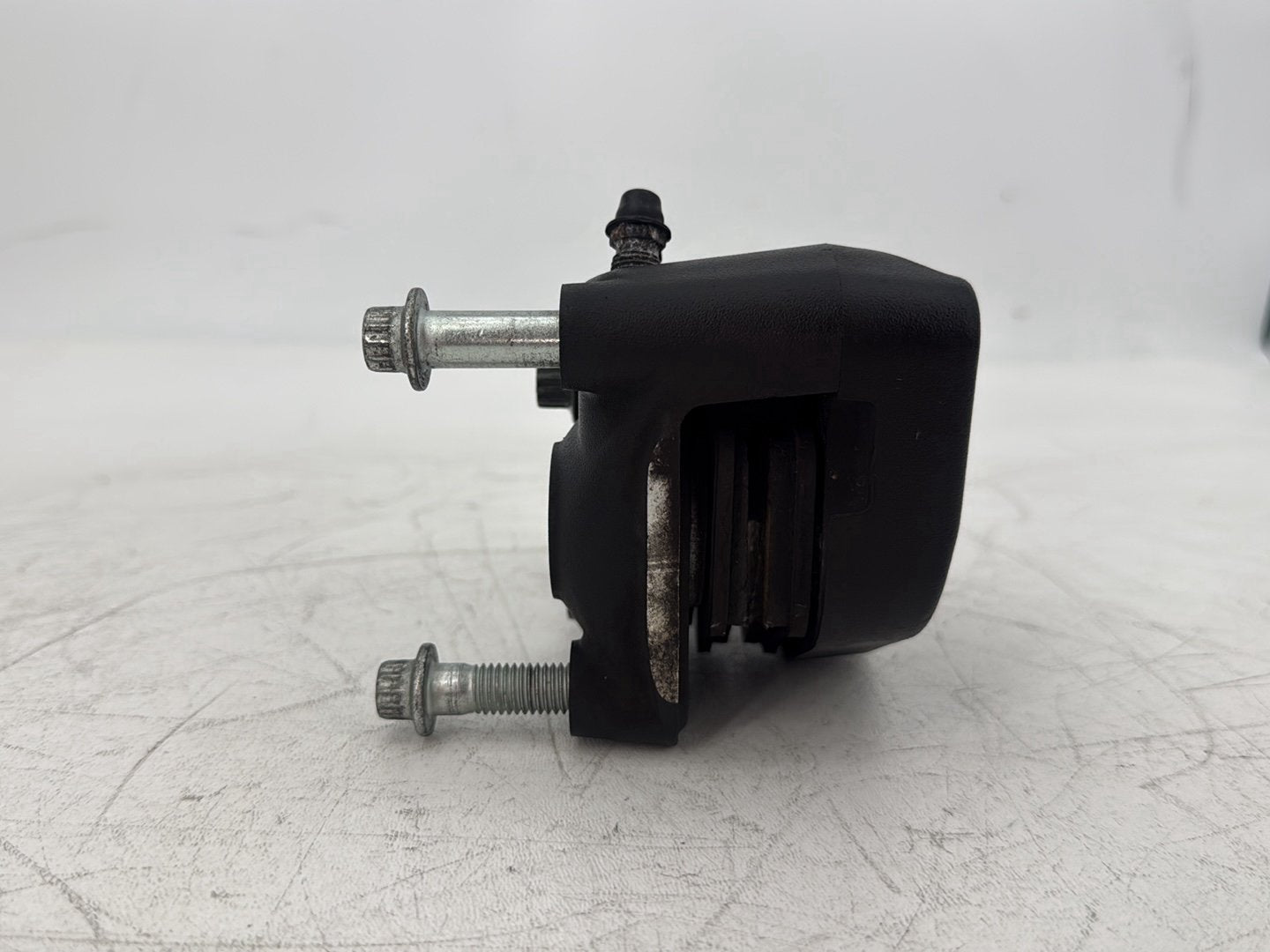 2004 Harley Touring FLHT Electra Glide OEM Front Right 1 Brake Caliper
