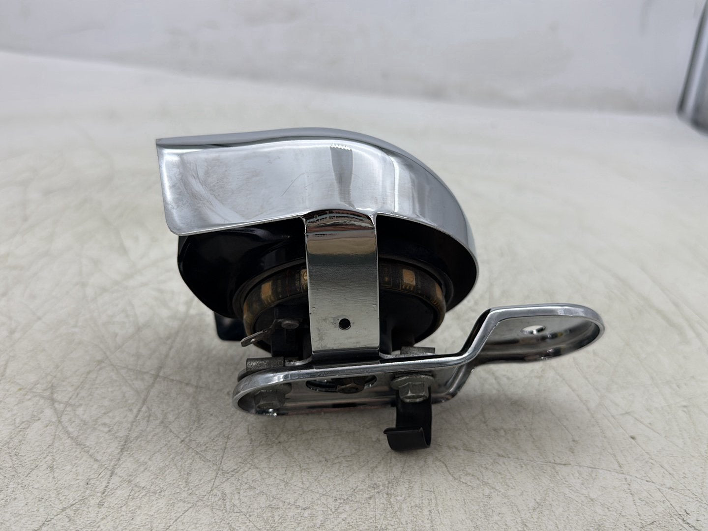 2004 Harley Dyna Super Glide FXDI OEM Horn Signal Klaxon Chrome Cover