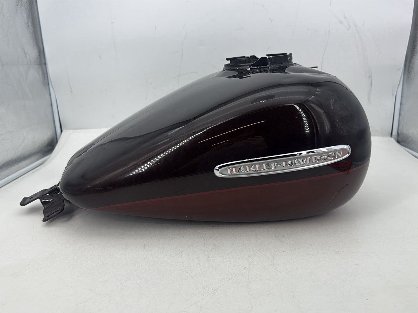 2011 Harley Electra Glide Ultra FLHTK OEM Gas Gasoline Fuel Tank Reservoir