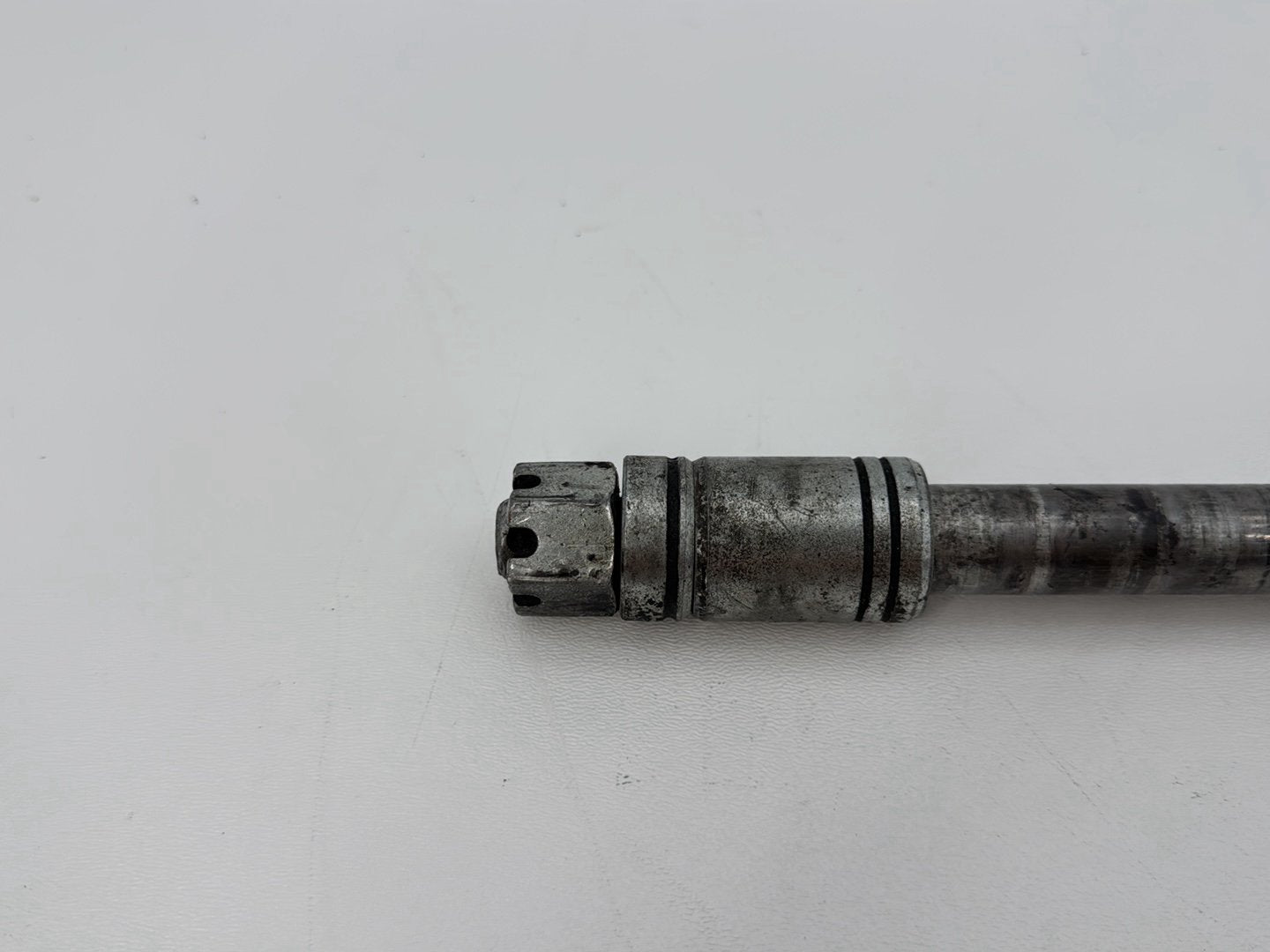 1999 - 2006 Harley-Davidson Touring Electra Glide Classic Rear Wheel Axle Bolt Shaft 41110-89