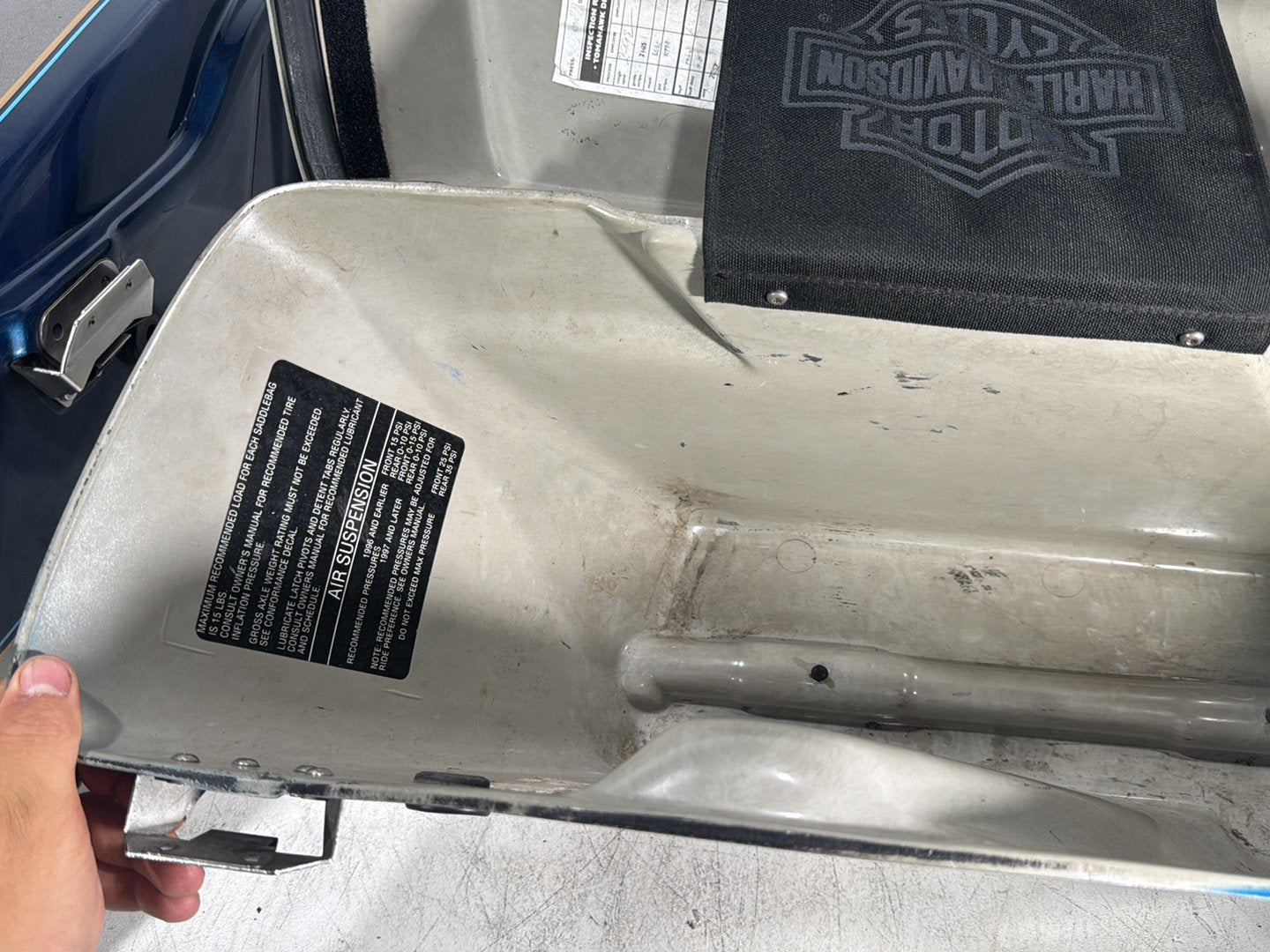 1998 Harley Touring FLHTCUI Electra Glide Ultra OEM Left Right Saddlebags Luggage NOKey