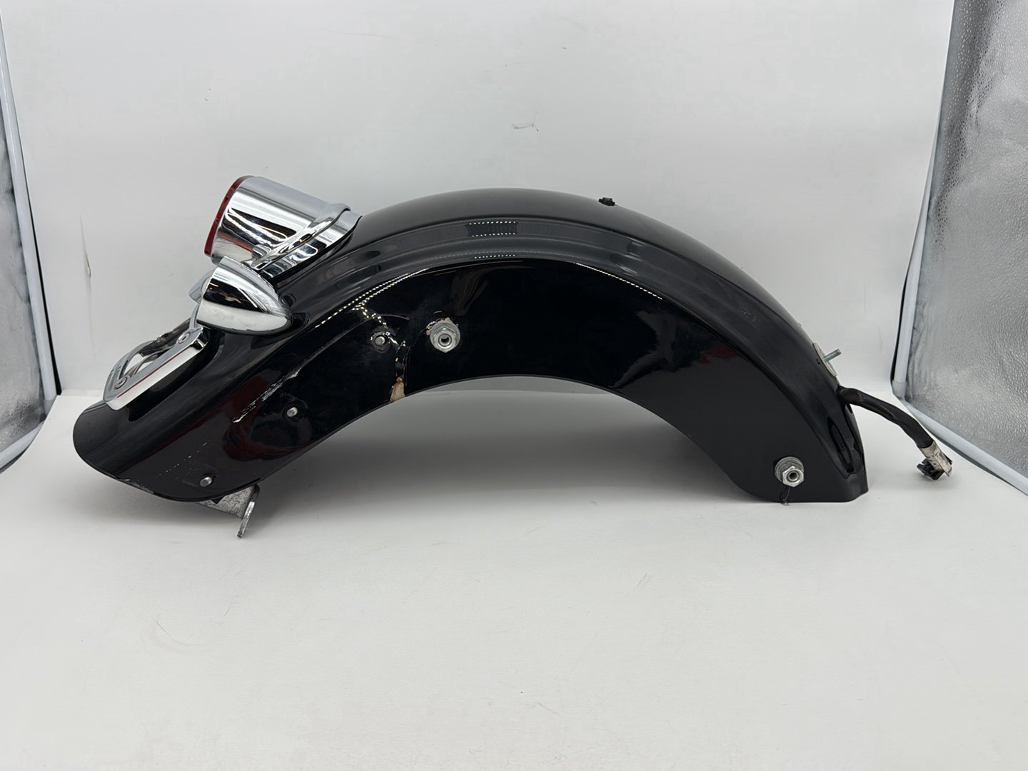 2007 - 2011 Harley-Davidson Touring Street Glide Rear Wheel Fender & Turn Signals Bar 59731-09