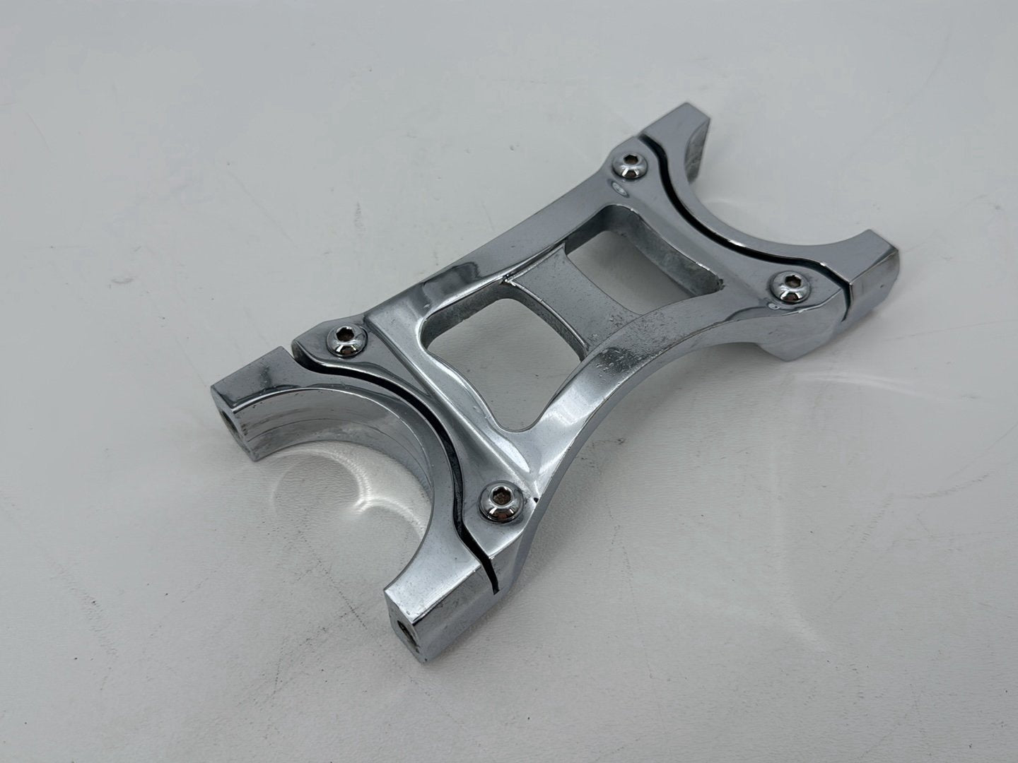 1999 - 2006 Harley-Davidson Dyna Low Rider Mount Bracket Support Holder Kuryakyn Gen 2