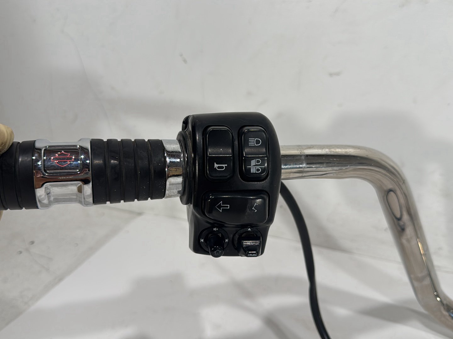 2015 Harley Electra Glide Touring Ultra Low OEM Handlebars Left Right Switches Controls
