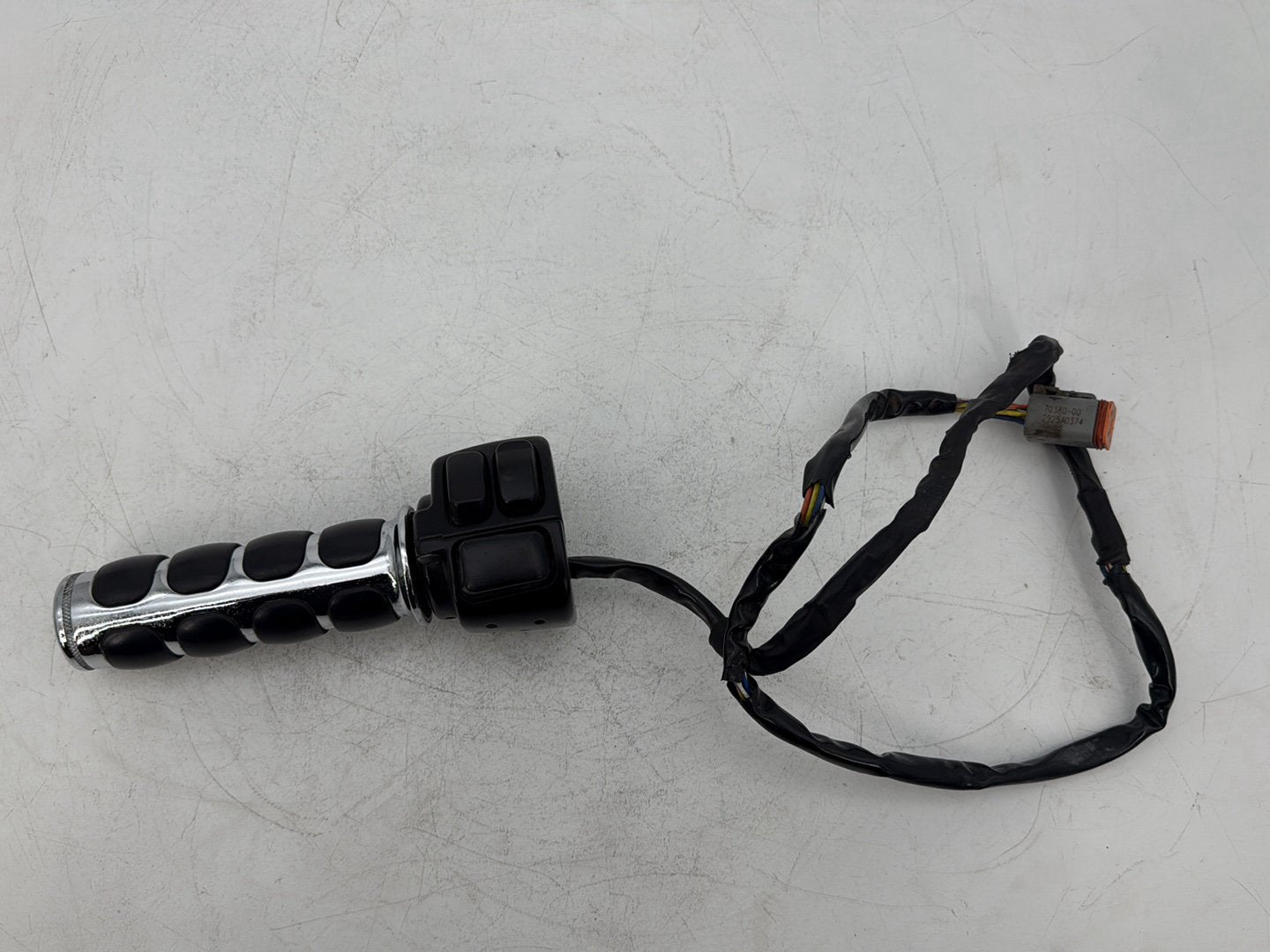 1999 - 2006 Harley-Davidson Dyna Super Glide Left Turn Signal Headlight Switches Controls  	71598-00
